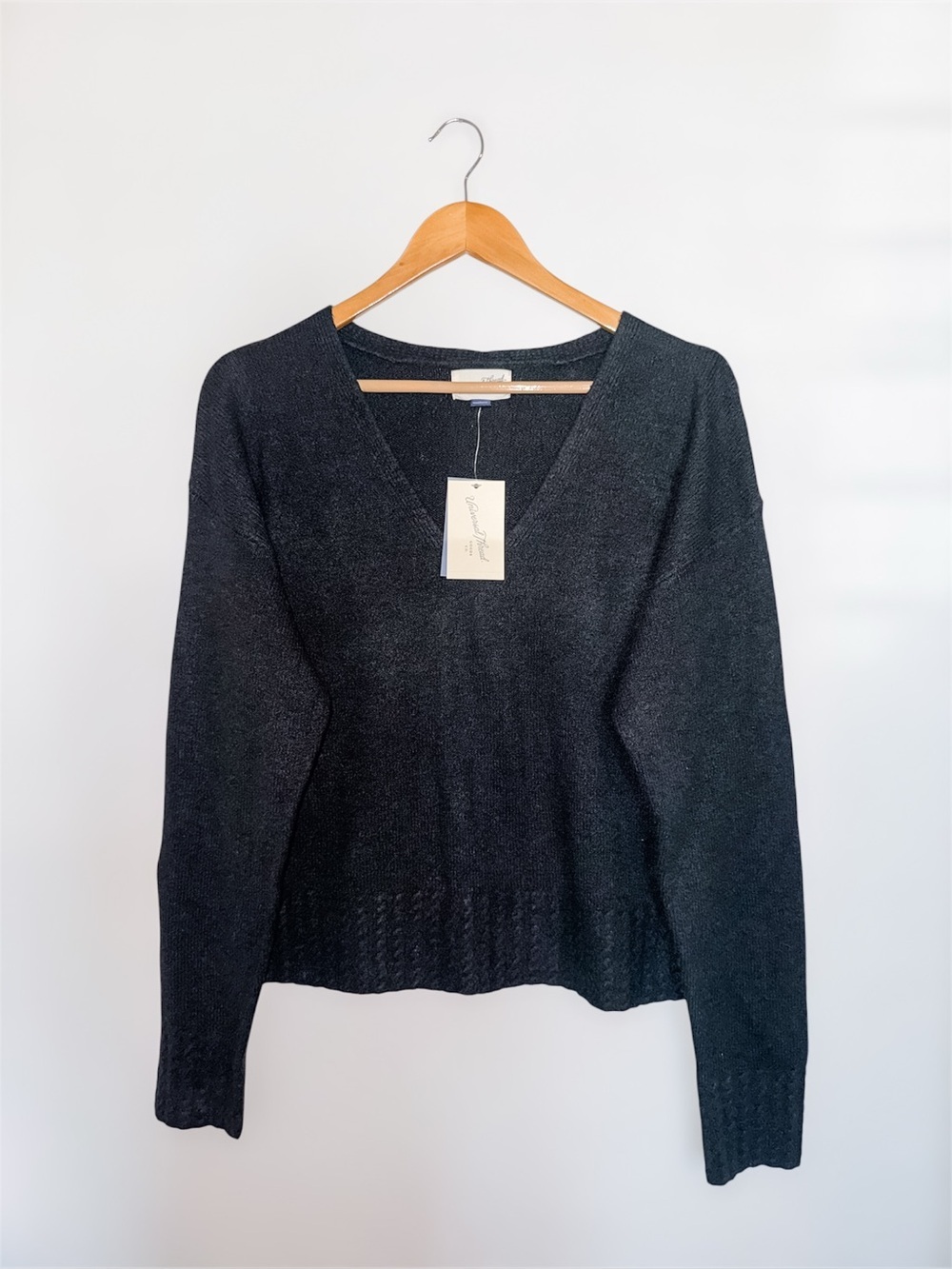 New Universal Threads Women's V-Neck Black Sweater Size Small